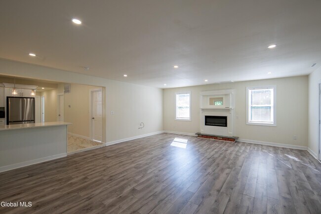 Building Photo - 489 Grooms Rd