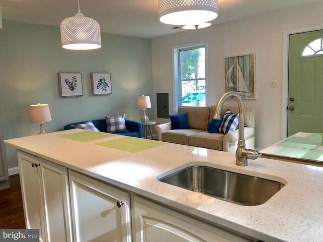 Building Photo - 22 E Reed Ave