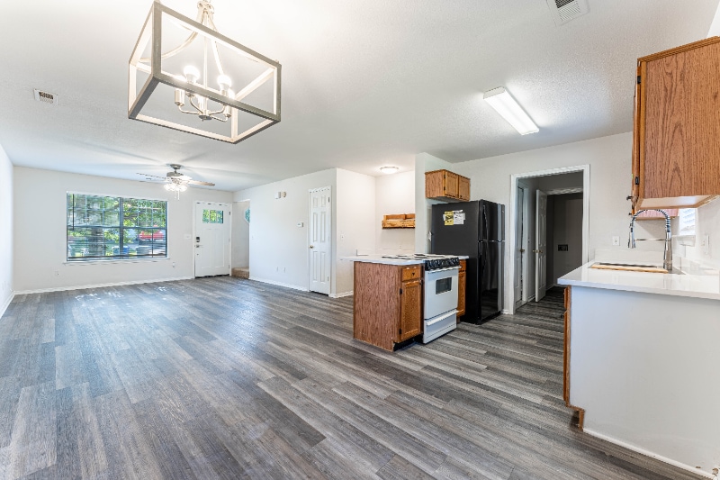 Building Photo - 2402 S 16th St