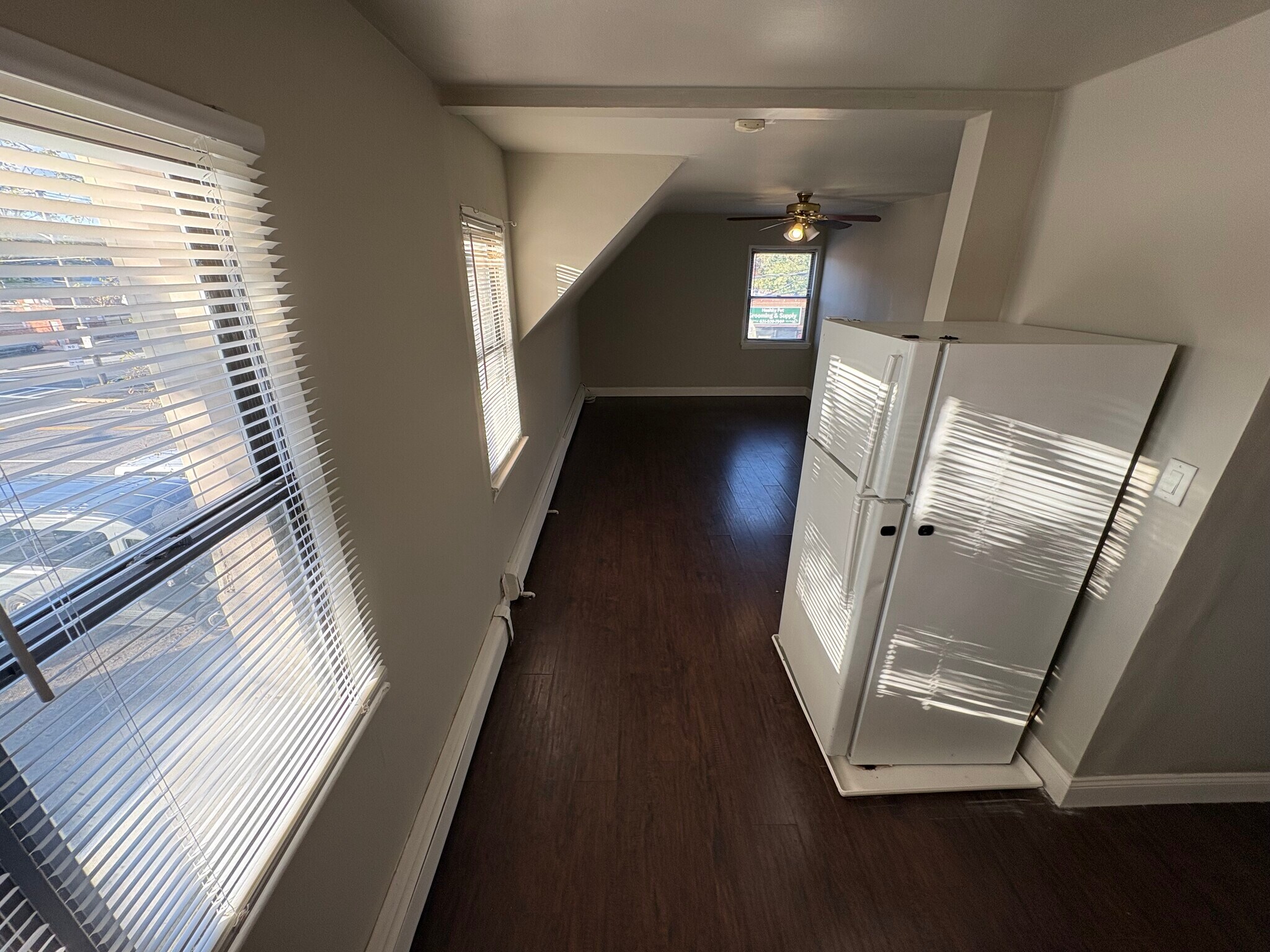 Building Photo - 560 Muncey Rd