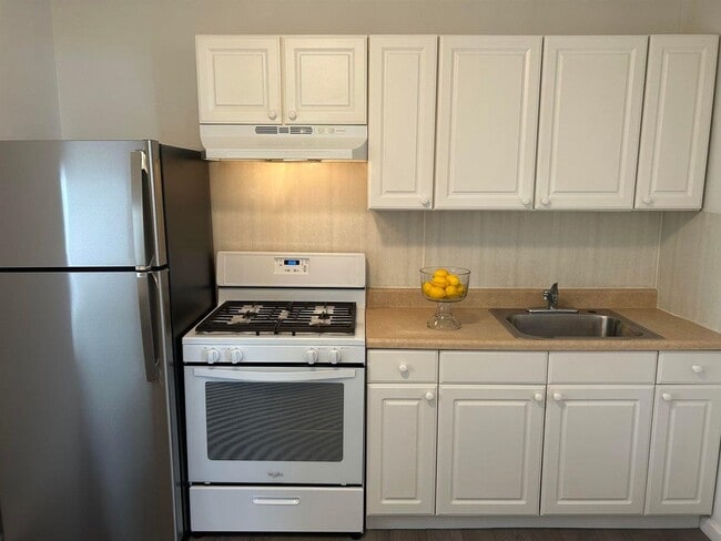 Primary Photo - 105 Columbia Ave