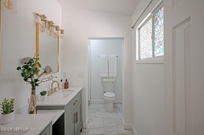 Building Photo - 2565 Burlingame Dr W