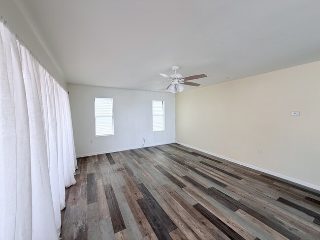 Building Photo - 735 Dodecanese Blvd
