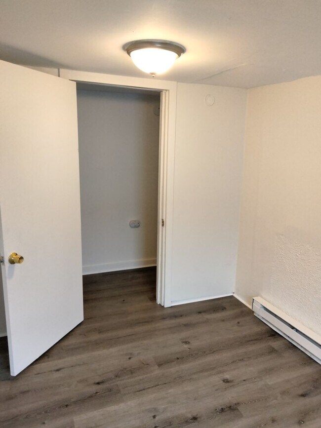 Building Photo - 3 Bedroom/1.5 Bathroom House in Allentown!