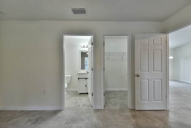 Building Photo - 6136 NW 47 Pl