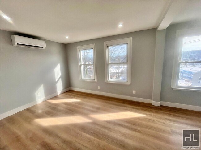 Building Photo - 207 Woodland Ave