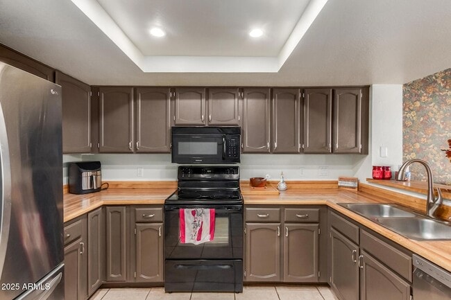 Building Photo - 518 E Kerry Ln