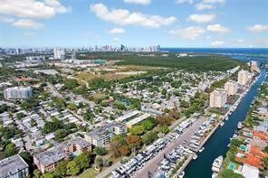 Building Photo - 1975 NE 135th St