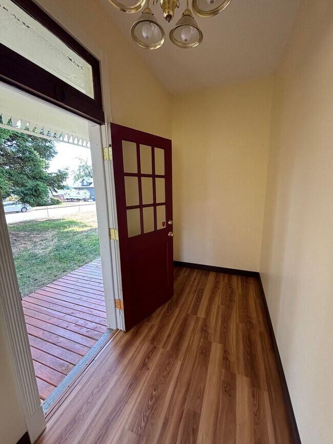 Building Photo - Charming Historic 4-bd Home for Rent – Ful...