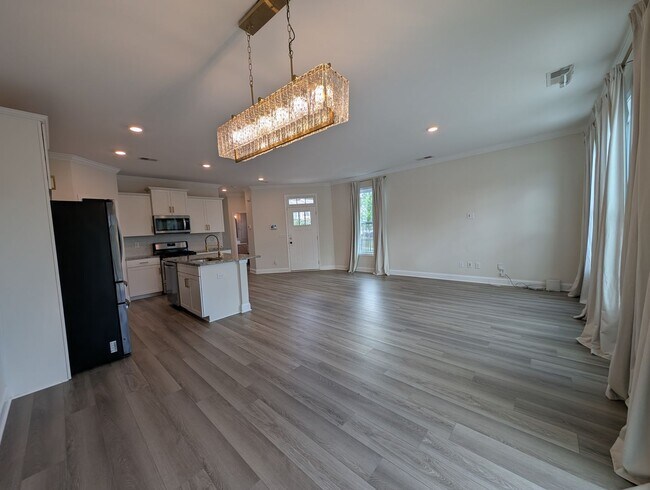 Building Photo - Modern Corner Lot Townhome located in the Ivy Ridge Community in South Carolina !