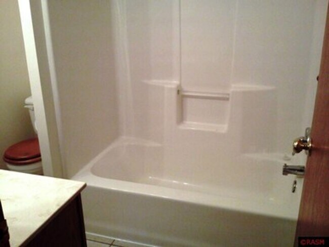 Building Photo - Cozy 2 Bedroom 1 Bath in Waterville