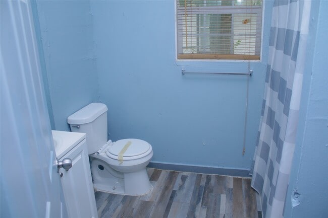 Building Photo - 1310 4th St