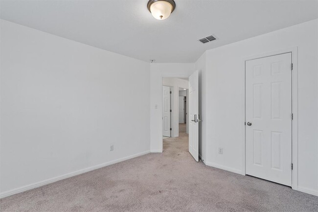 Building Photo - 3201 College Park Dr