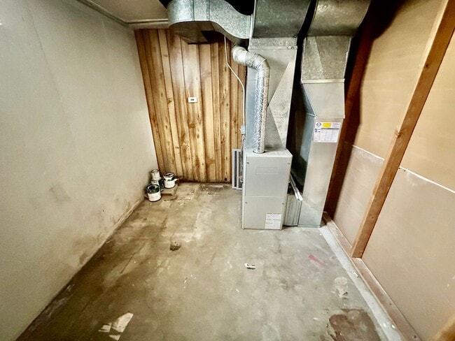 Building Photo - 1701 E Olympic Ave