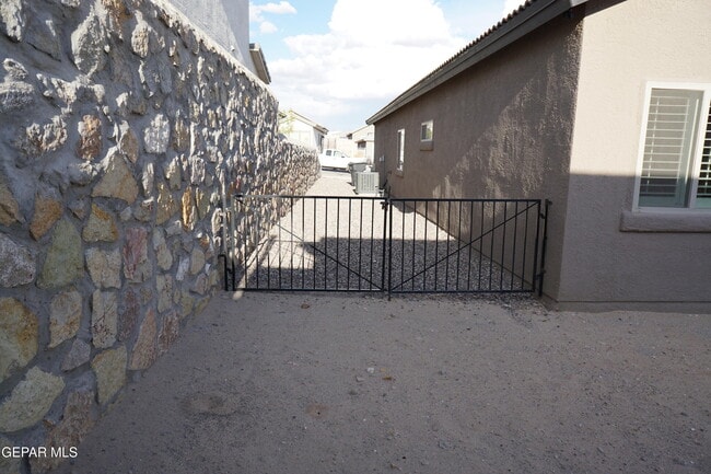 Building Photo - 217 Ilchester Wy