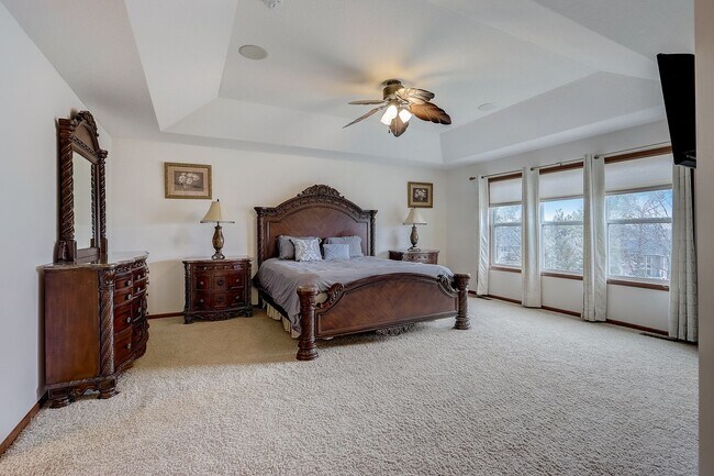 Building Photo - Grand 5 bed 4.5 bath Maple Grove Home w/ 3-Car Garage! Fully Furnished