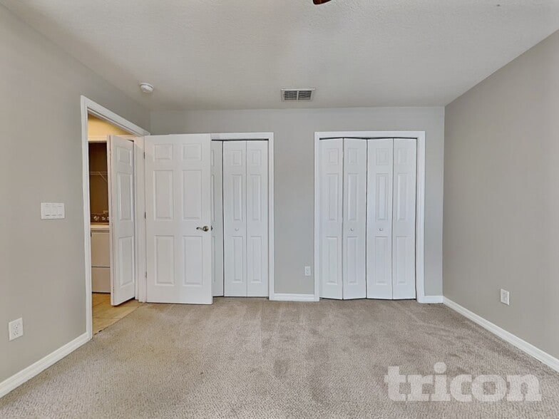 Building Photo - 10109 37th Ct E