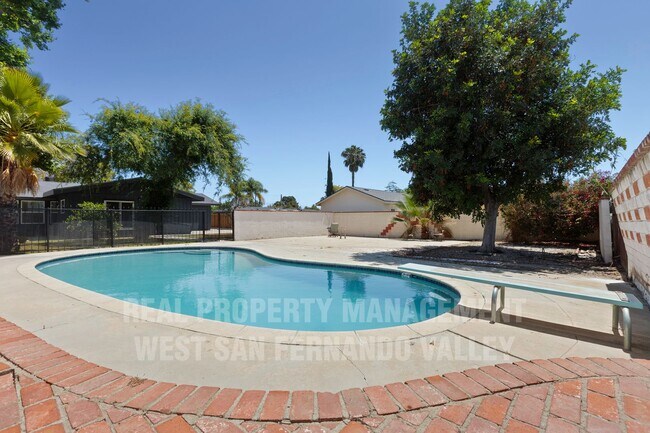 Building Photo - Beautifully Remodeled Single Family Home with Pool