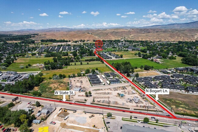 Building Photo - 7485 N Lucy Rose Ln