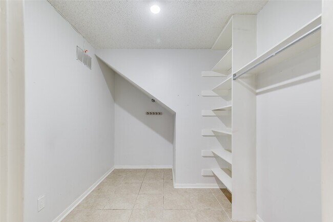 Building Photo - 14228 Misty Meadow Ln