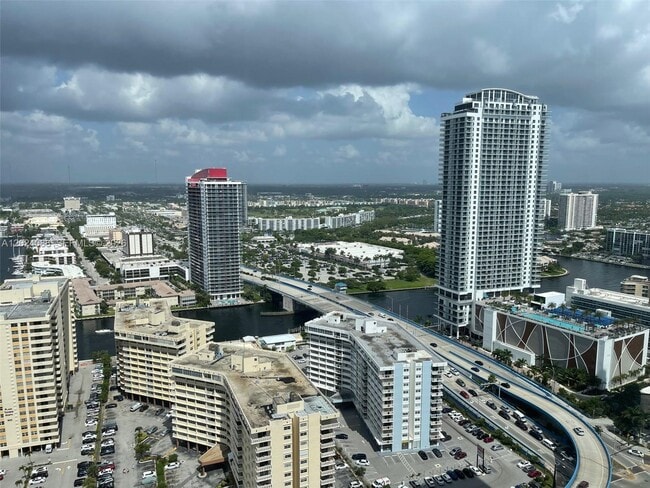Building Photo - 1830 S Ocean Dr