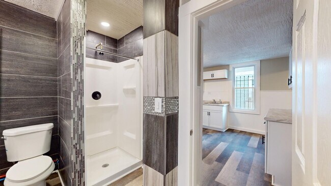 Building Photo - Clark / Fulton Area - 4 Bedrooms - Single ...