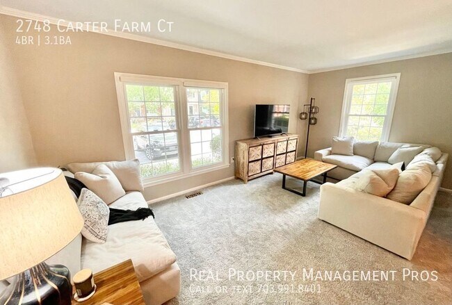Building Photo - MASSIVE TOWNHOME!  WINDOWS ON THREE SIDES ...