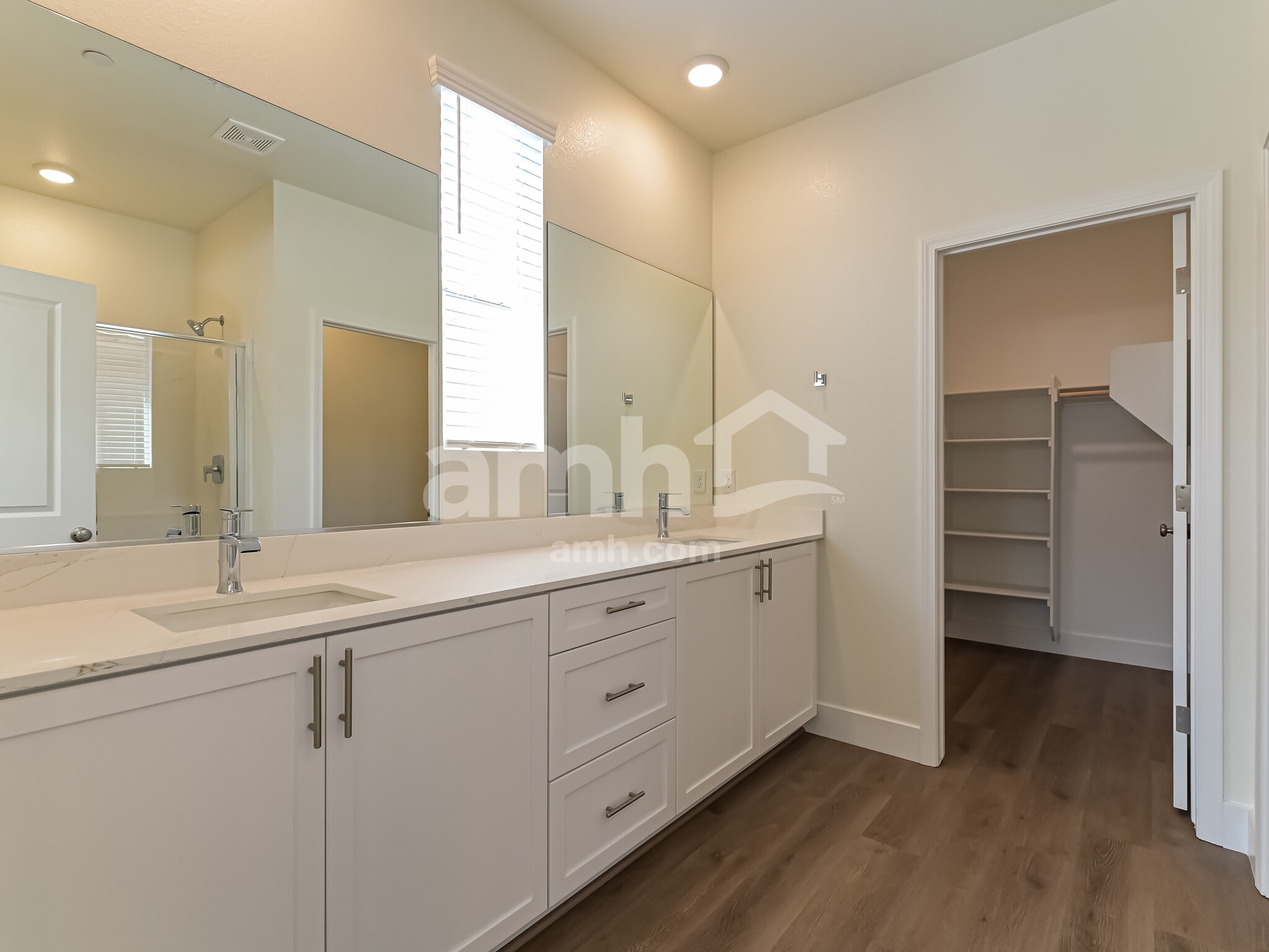 Building Photo - 529 Sacred Lotus Pl