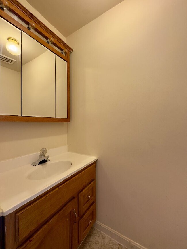 Building Photo - Large Four Bedroom Townhome in Pigtown