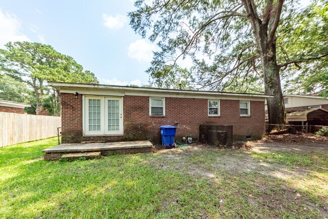 Building Photo - 3 Bedroom, 1 Bathroom Home in Waylyn Subdivision - North Charleston