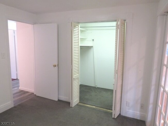 Building Photo - 84 Corabelle Ave