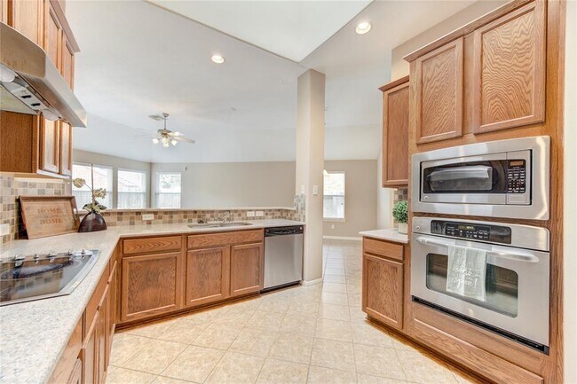 Building Photo - 5806 Cedar Field Way