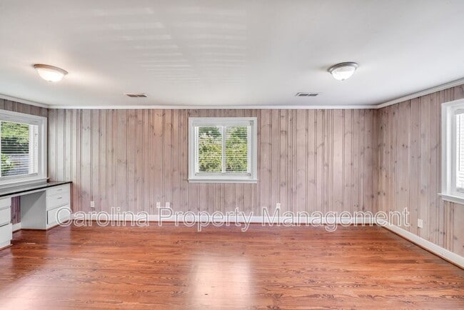 Building Photo - 2417 Laburnum Ave