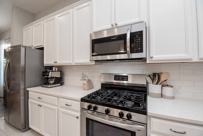 Building Photo - 15002 Bushy Bluestem Ct