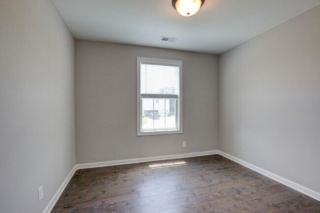 Building Photo - 1092 Barnhill Rd