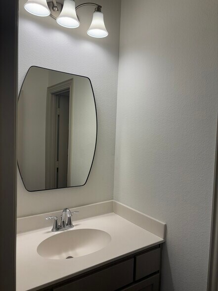 Building Photo - 1702 Trellis Dr