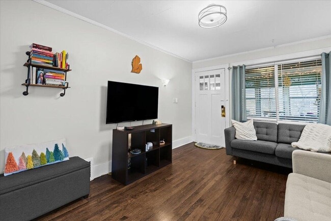 Building Photo - 575 E Lewiston Ave