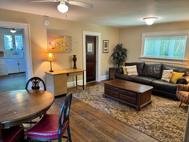 Building Photo - 101 Temple St