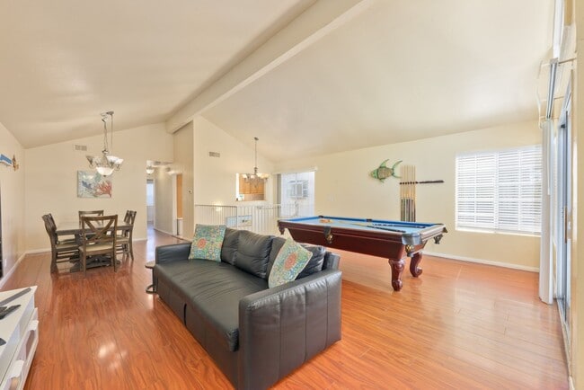 Building Photo - 9-MONTH FURNISHED WINTER RENTAL MID SEPT 2026 THROUGH MID JUNE 2027 **3-car parking**