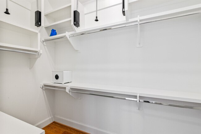 Building Photo - 10943 Grove Tree Ln