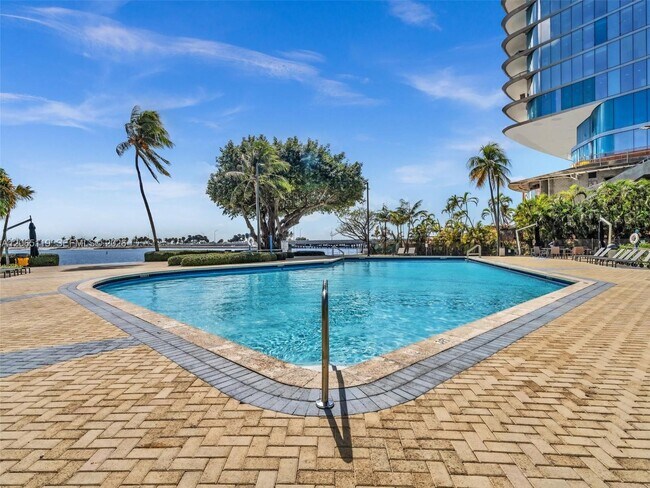 Building Photo - 2451 Brickell Ave
