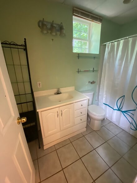 Building Photo - 2261 Capehart Cir NE