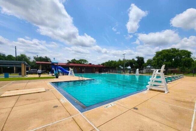 Building Photo - 2217 10th St