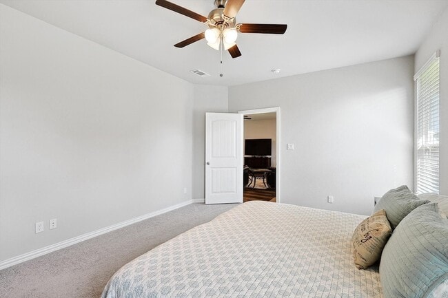 Building Photo - 808 Feather Edge Dr