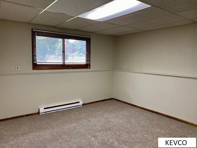 Building Photo - Charming House with Open Floor Plan