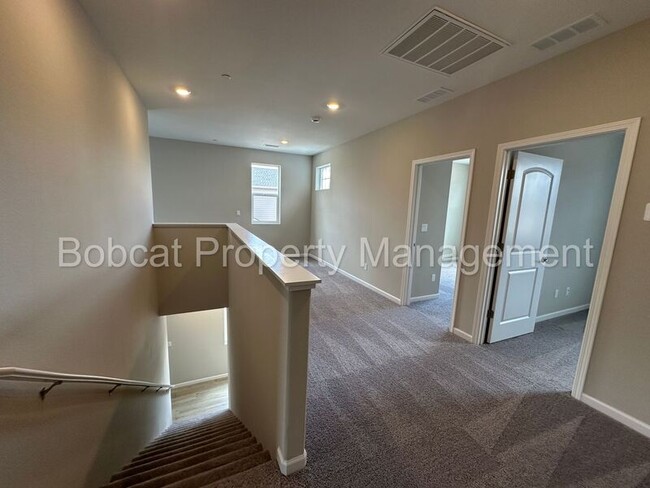 Building Photo - 860 Furlong Dr