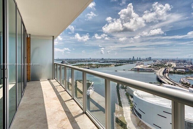 Building Photo - 888 Biscayne Blvd