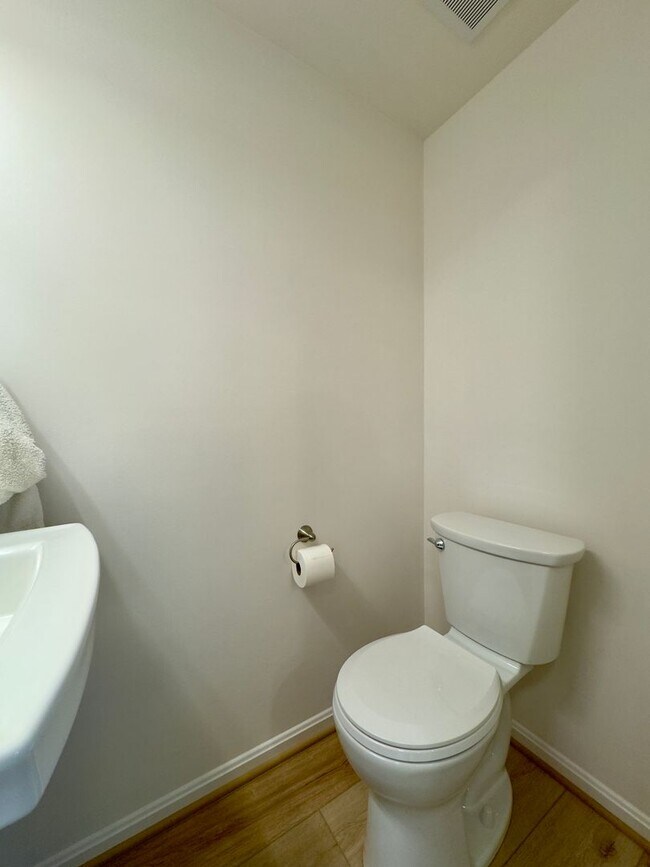 Building Photo - Charming 3 Bedroom/1.5 Bathroom Townhome in Belcamp, MD!