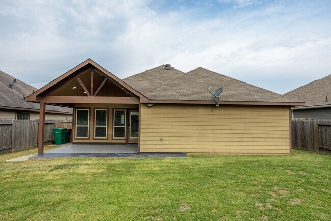 Building Photo - 1945 Briar Grove Dr