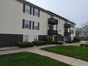 Building Photo - 904 N Broadway Ave